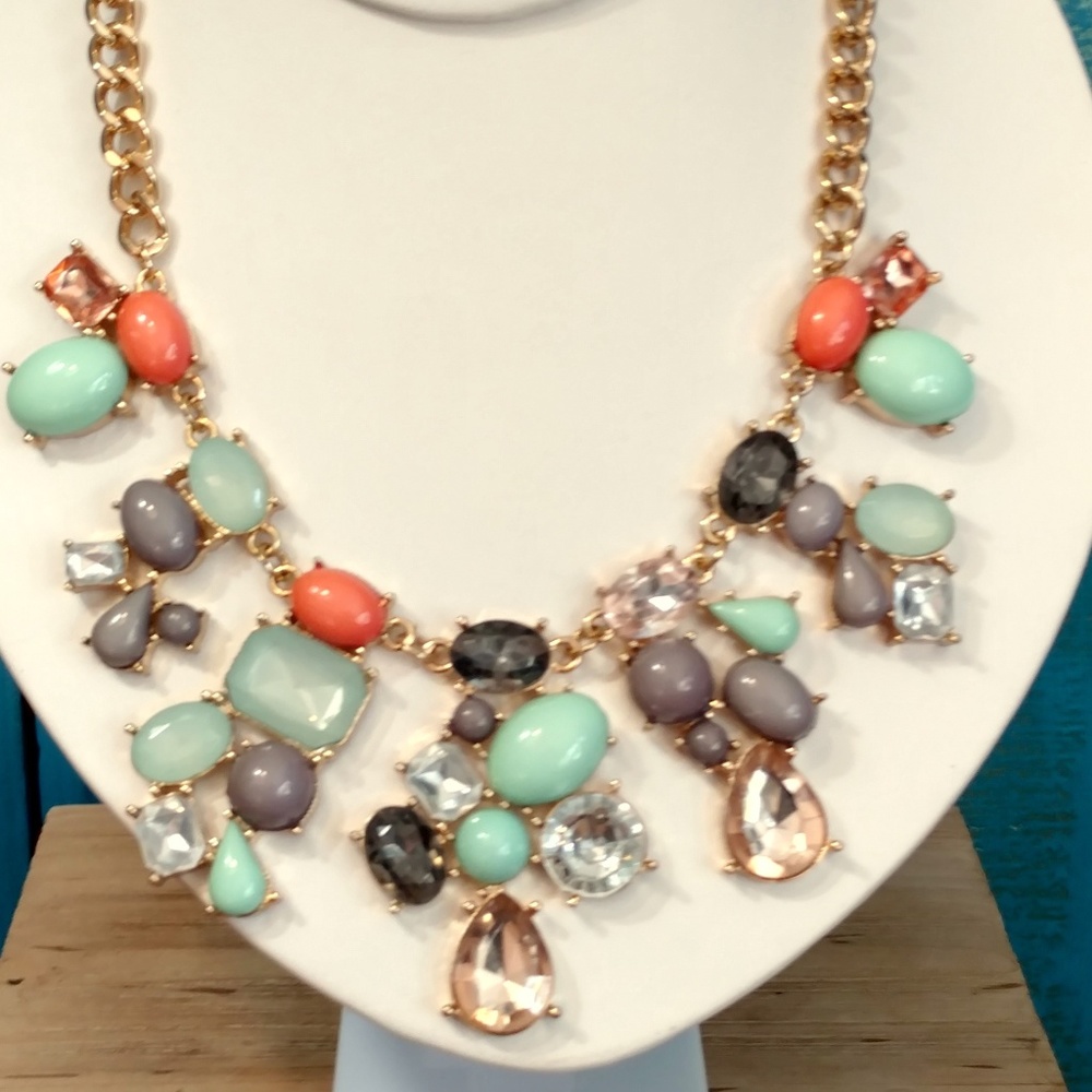 Multi bead statement necklace - Picture 4 of 4
